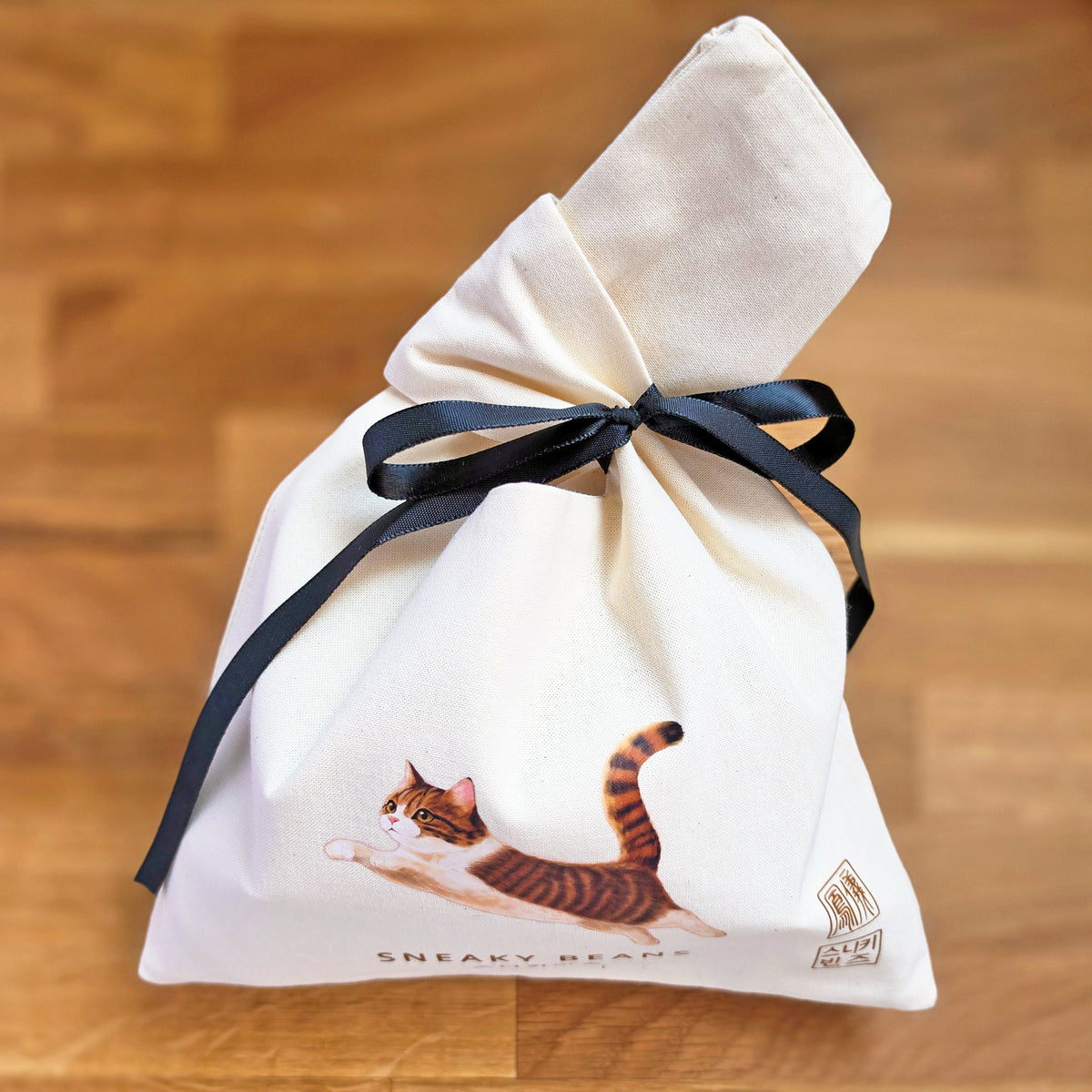 The Petal Pounce (꽃잎 냥이) - Seasonal Exclusive Collection (100 bags only)